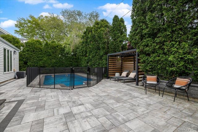 83 Joyce Lane, Woodbury, NY 11797