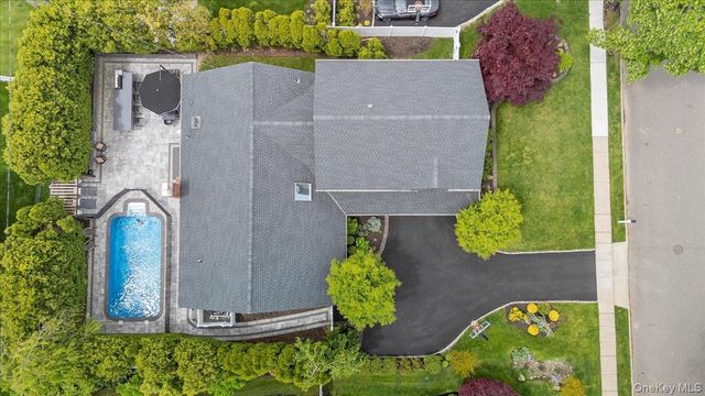 83 Joyce Lane, Woodbury, NY 11797