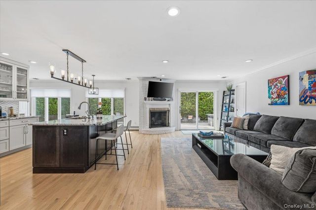 83 Joyce Lane, Woodbury, NY 11797