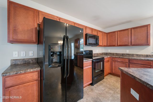 4008 W T Whitehead Drive, Jacksonville, NC 28546