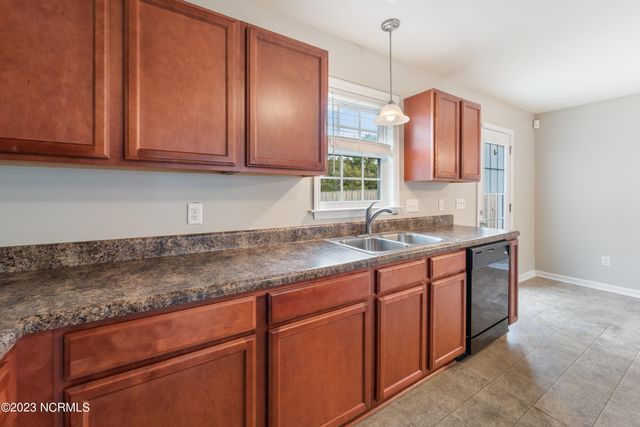 4008 W T Whitehead Drive, Jacksonville, NC 28546