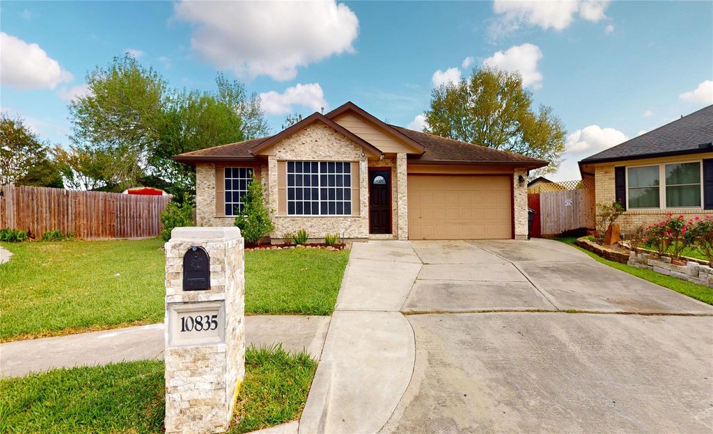 10835 Cayman Mist Drive, Houston, TX 77075