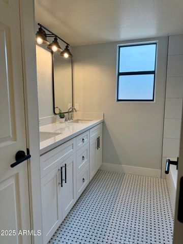 1034 E ENCINAS Avenue, Gilbert, AZ 85234