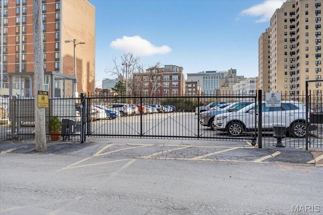 4944 Lindell Boulevard 8W, St Louis, MO 63108