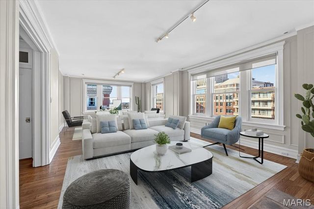 4944 Lindell Boulevard 8W, St Louis, MO 63108