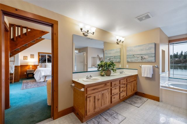 7422 Ray Nash Drive NW, Gig Harbor, WA 98335