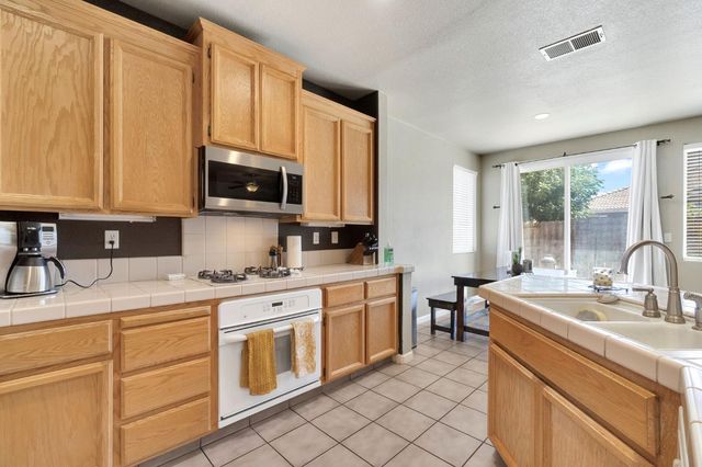 1060 San Jose Avenue, Madera, CA 93637
