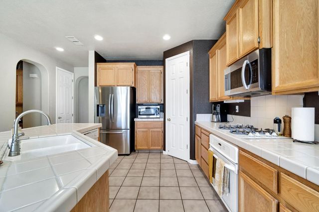 1060 San Jose Avenue, Madera, CA 93637