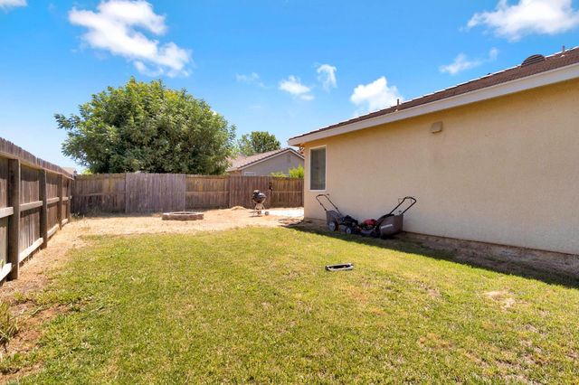 1060 San Jose Avenue, Madera, CA 93637