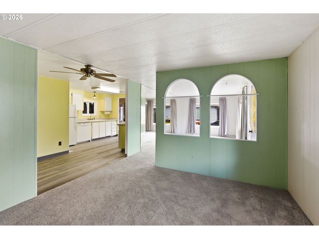 21100 Ne SANDY Blvd 83, Fairview, OR 97024