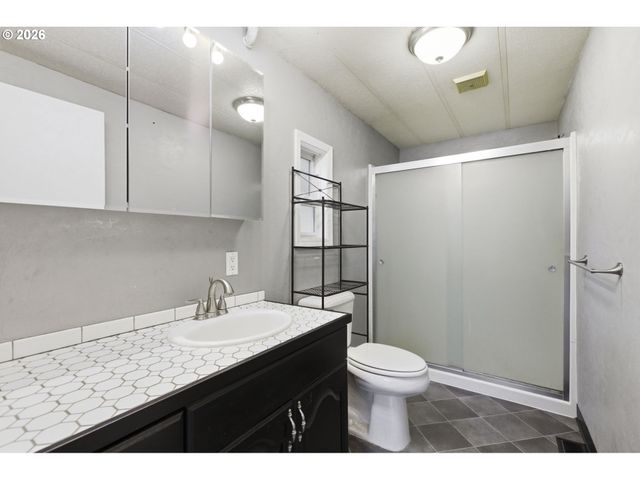 21100 Ne SANDY Blvd 83, Fairview, OR 97024
