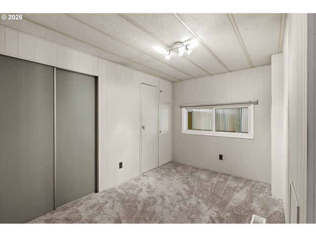 21100 Ne SANDY Blvd 83, Fairview, OR 97024