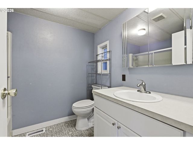 21100 Ne SANDY Blvd 83, Fairview, OR 97024