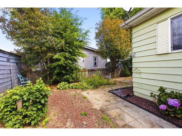 21100 Ne SANDY Blvd 83, Fairview, OR 97024