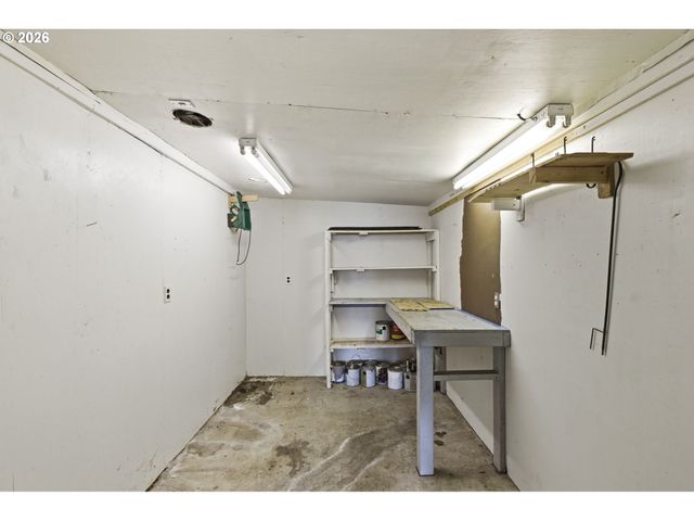 21100 Ne SANDY Blvd 83, Fairview, OR 97024