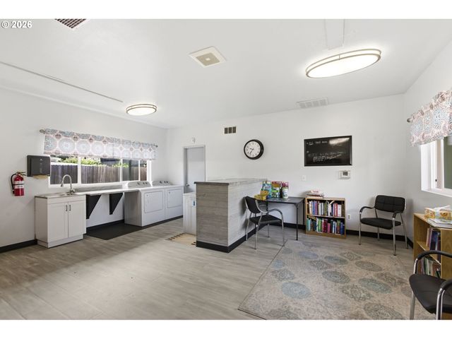 21100 Ne SANDY Blvd 83, Fairview, OR 97024