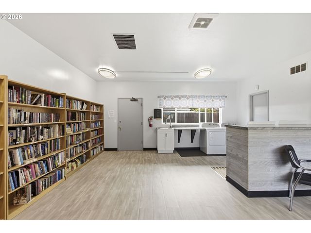 21100 Ne SANDY Blvd 83, Fairview, OR 97024
