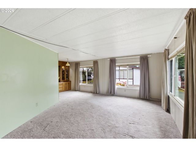 21100 Ne SANDY Blvd 83, Fairview, OR 97024