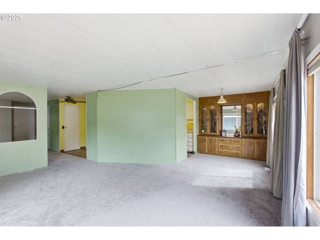 21100 Ne SANDY Blvd 83, Fairview, OR 97024