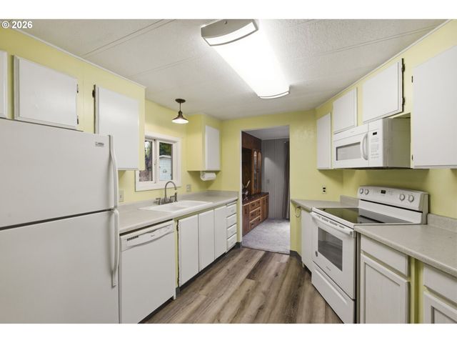 21100 Ne SANDY Blvd 83, Fairview, OR 97024