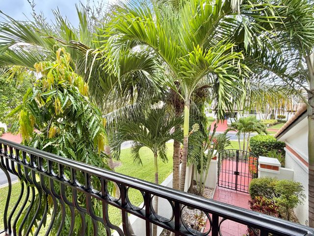 6411 Via Rosa, Boca Raton, FL 33433