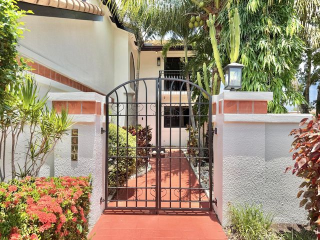 6411 Via Rosa, Boca Raton, FL 33433
