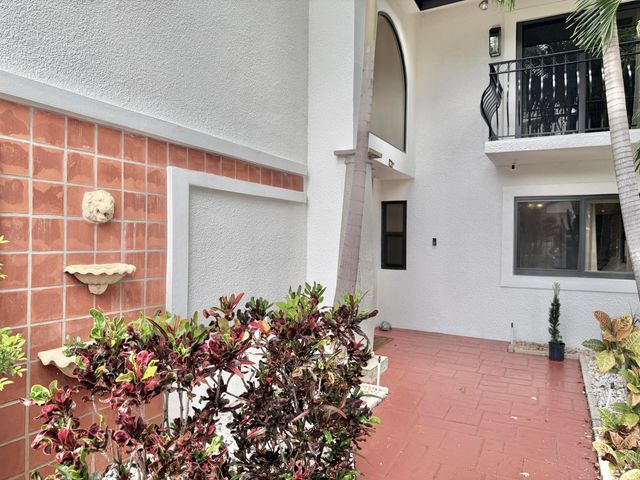 6411 Via Rosa, Boca Raton, FL 33433