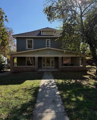 615 W Oak St A, Denton, TX 76201