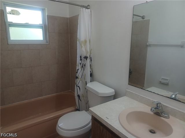 4808 Lucaya DR 3, Cape Coral, FL 33904