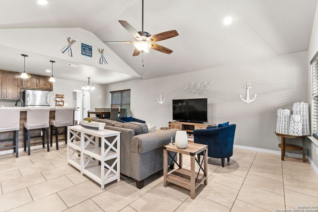 2319 Westview, Canyon Lake, TX 78133