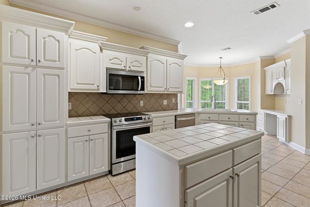 210 Whistlers Way, Hattiesburg, MS 39402