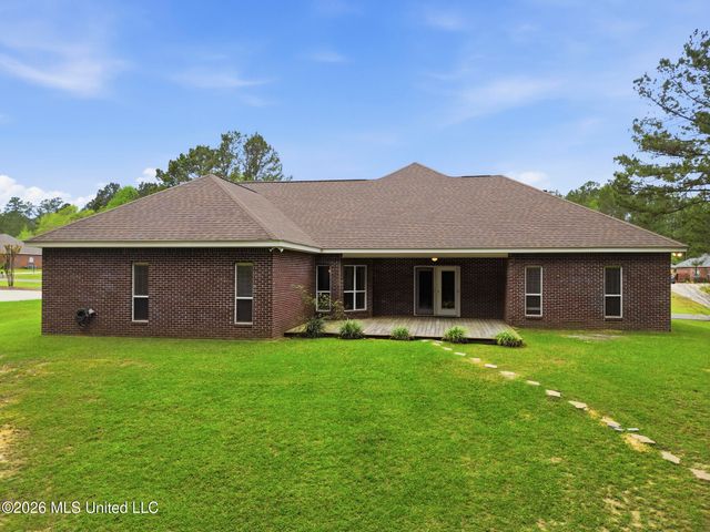210 Whistlers Way, Hattiesburg, MS 39402