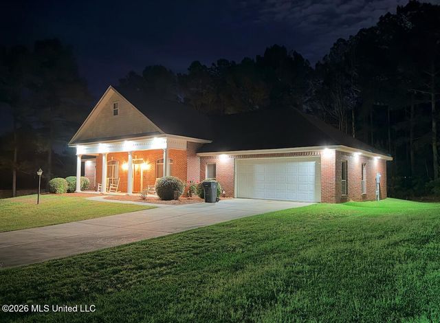 210 Whistlers Way, Hattiesburg, MS 39402
