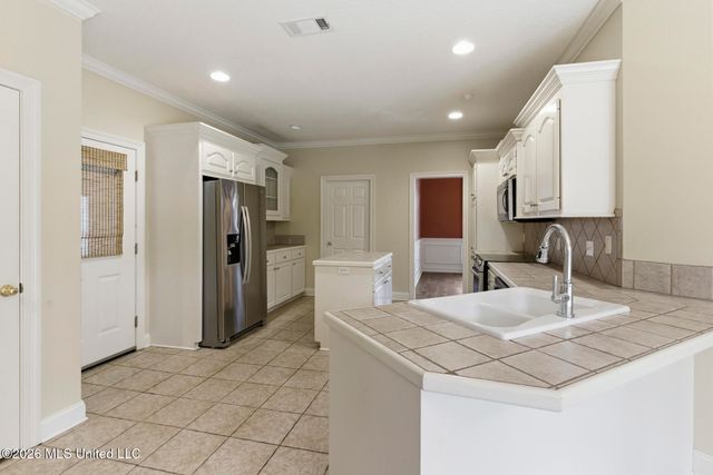 210 Whistlers Way, Hattiesburg, MS 39402