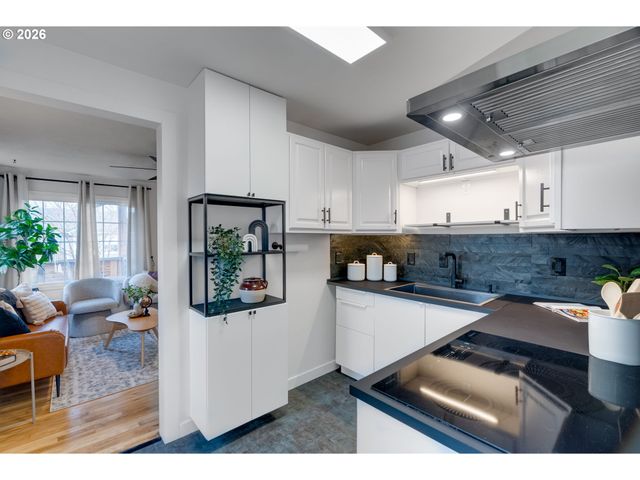 1215 Ne 79TH Ave, Portland, OR 97213