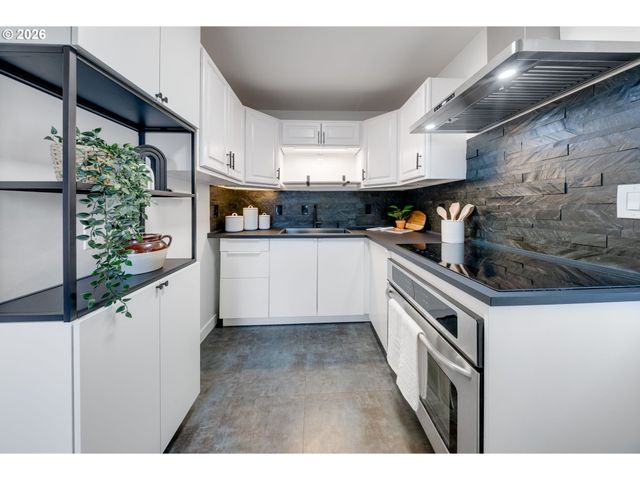 1215 Ne 79TH Ave, Portland, OR 97213