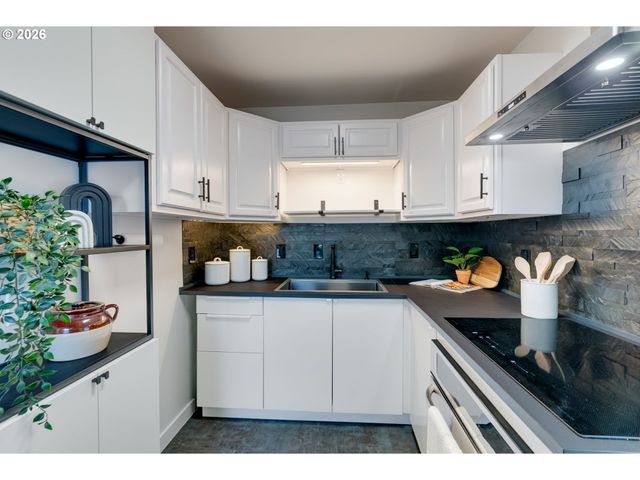 1215 Ne 79TH Ave, Portland, OR 97213