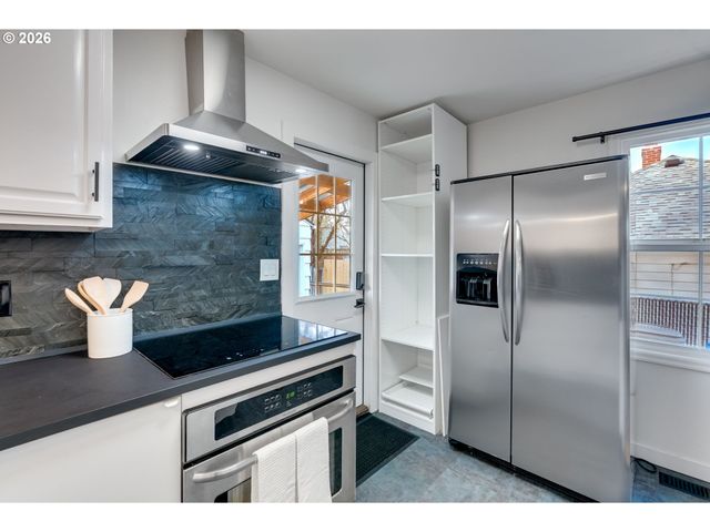 1215 Ne 79TH Ave, Portland, OR 97213