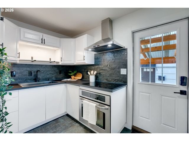 1215 Ne 79TH Ave, Portland, OR 97213