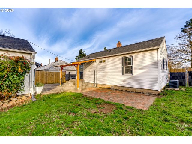 1215 Ne 79TH Ave, Portland, OR 97213