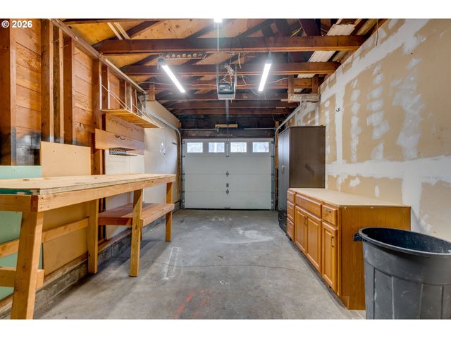 1215 Ne 79TH Ave, Portland, OR 97213