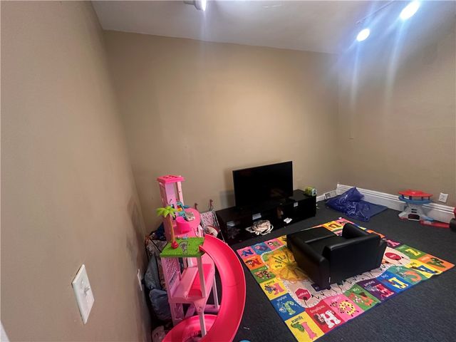 345 4th Street, Rochester, NY 14605