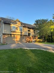 1345 S Milford Road, Milford Village, MI 48381