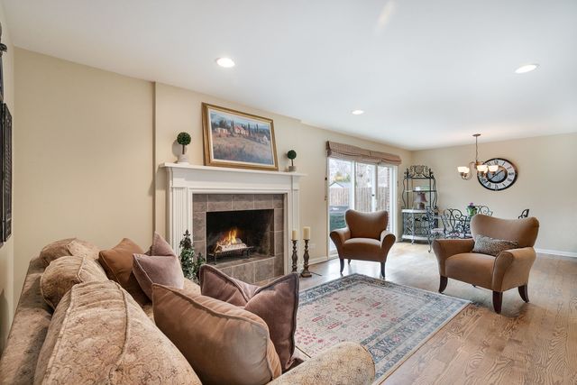 196 E Louis Avenue, Lake Forest, IL 60045