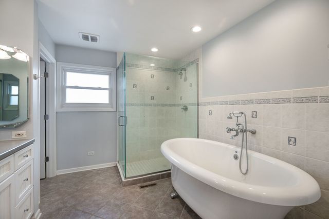 196 E Louis Avenue, Lake Forest, IL 60045