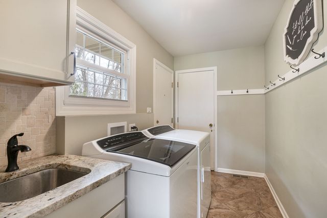 196 E Louis Avenue, Lake Forest, IL 60045