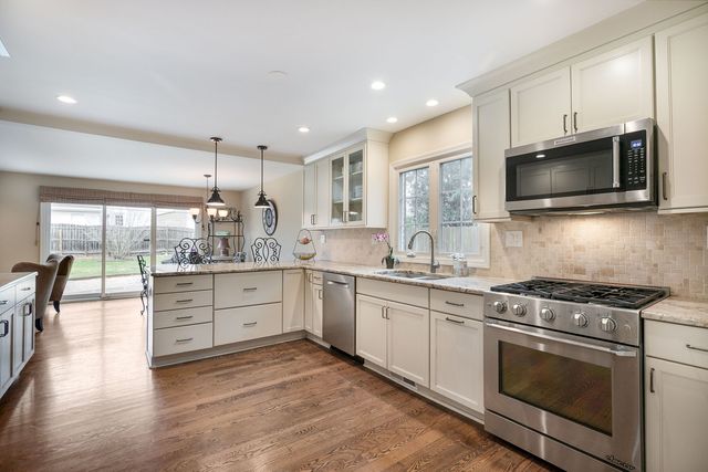 196 E Louis Avenue, Lake Forest, IL 60045