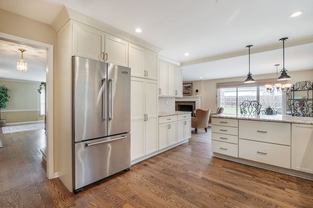 196 E Louis Avenue, Lake Forest, IL 60045