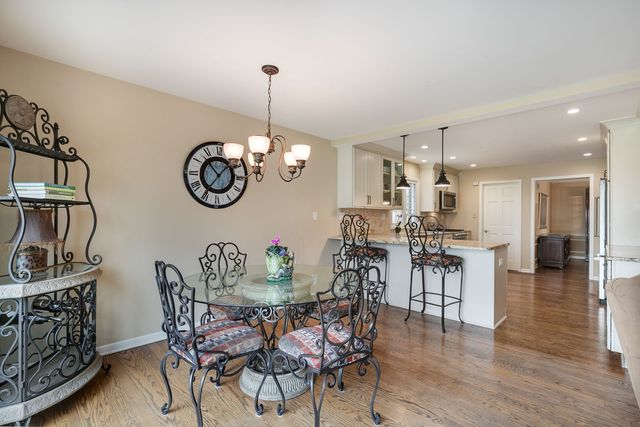 196 E Louis Avenue, Lake Forest, IL 60045