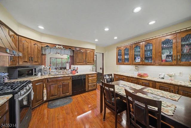 6 Hilltop Ave, Clark Twp., NJ 07066